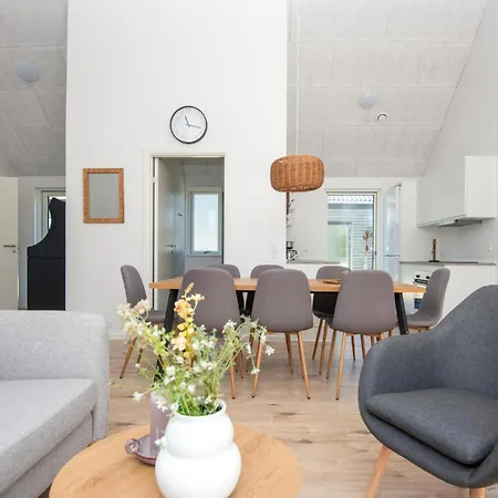 4 Bedroom Awesome In Romo Casa vacanze Kongsmark